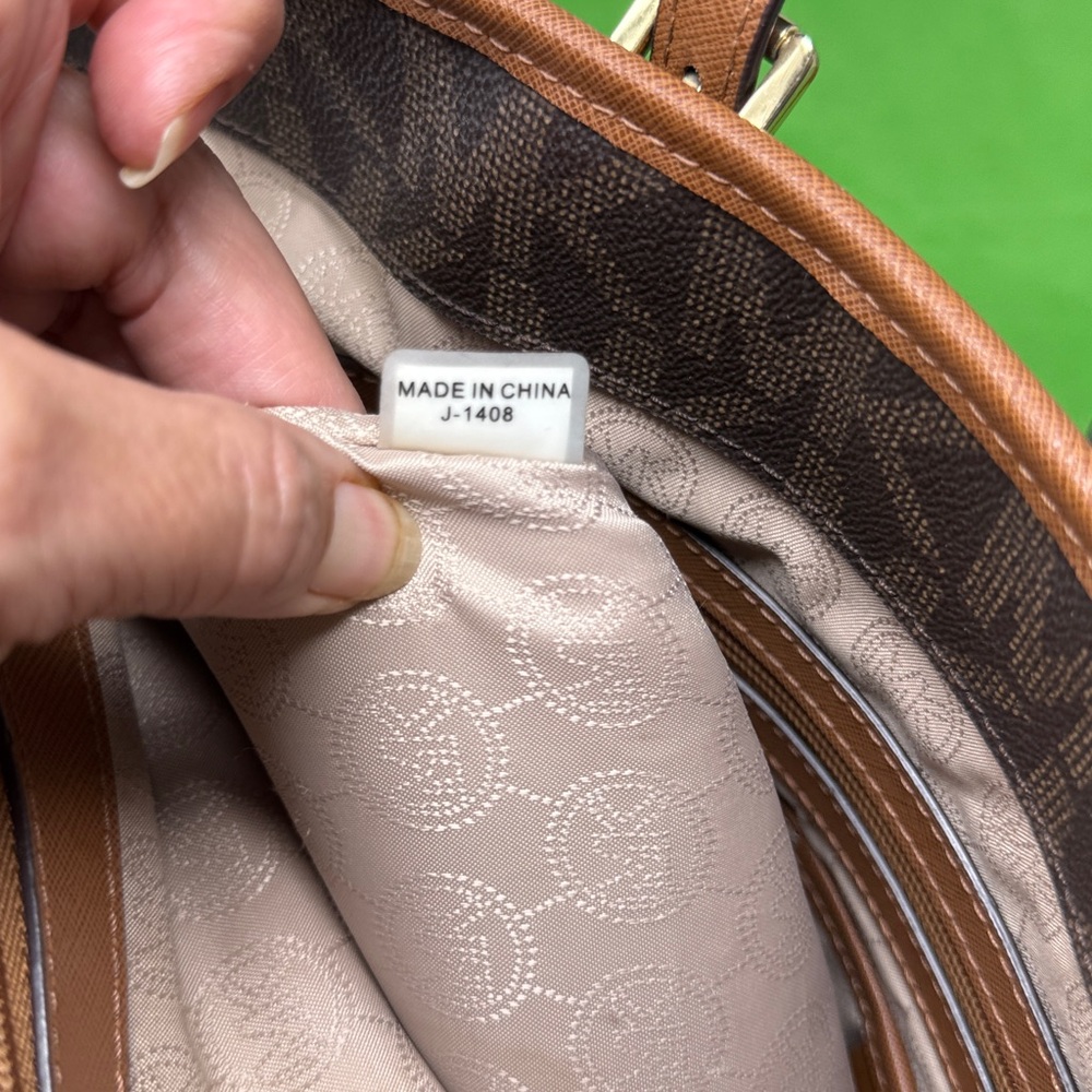 MICHAEL KORS BROWN LOGO LARGE TOTE WITH FRONT POCKET - Picture 14 of 16